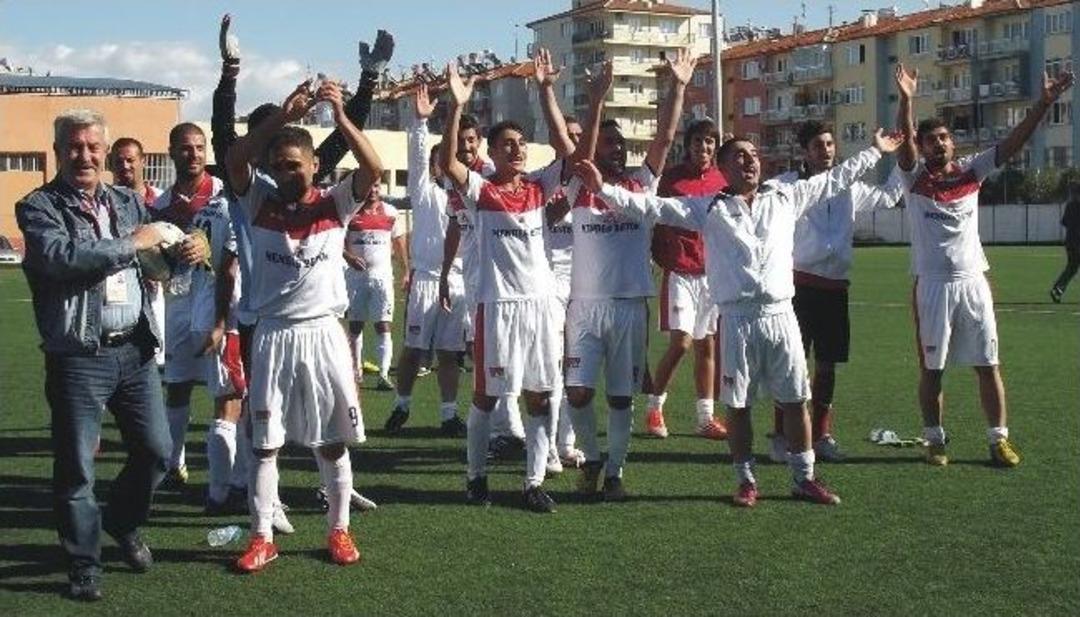 Yenik&ouml;y, Namağlup &Uuml;nvanını S&uuml;rd&uuml;rd&uuml;