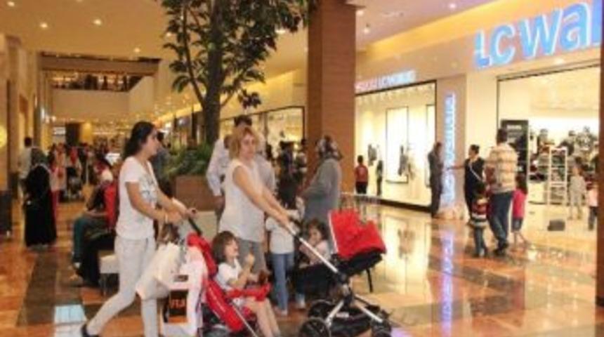 Şanlıurfa Piazza, 8 G&uuml;nde 880 Bin Ziyaret&ccedil;i Ağırladı