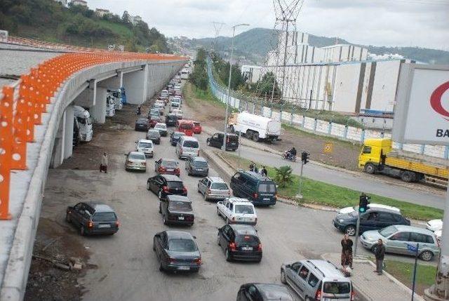 Kdz. Ereğli’de Bozuk Yol Trafiği Aksattı