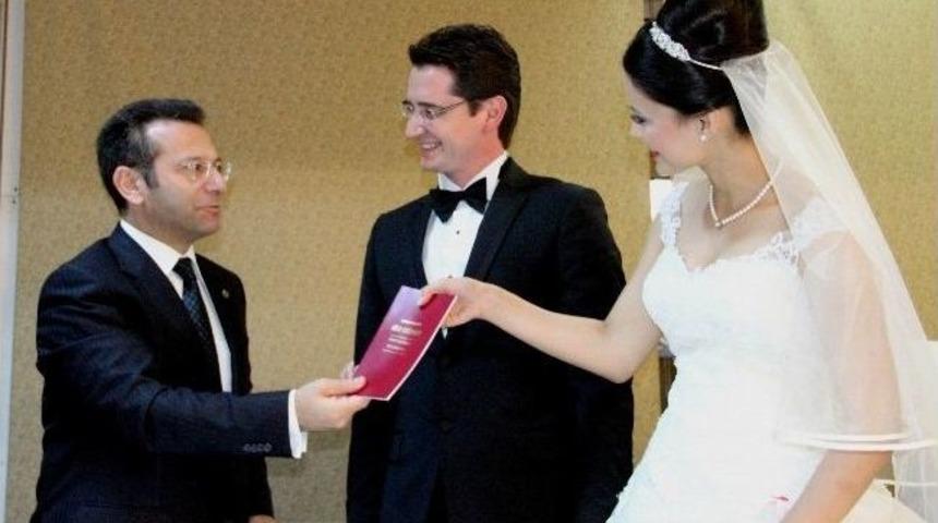 Vali Aksoy, Nikah Şahitliği Yaptı