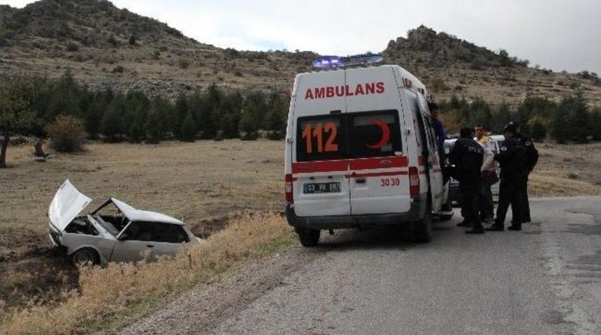 Afyonkarahisar&rsquo;da Otomobil Şarampole U&ccedil;tu: 1 Yaralı