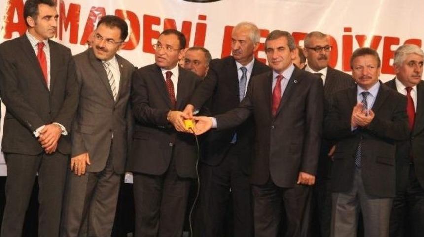 Akdağmadeni Toki Konutları Ve Şehirlerarası Otobüs Terminalinin Temeli Törenle Atıldı