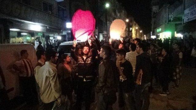 Hatay’da Ahmet Atakan Anısına Bırakılan Dilek Fenerleri Gökyüzünü Aydınlattı.