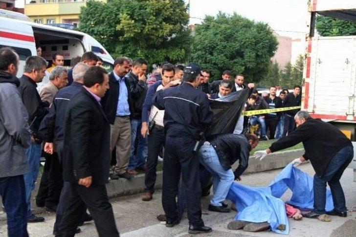 Kardeşinin cansız bedenine sarılarak feryat etti G3