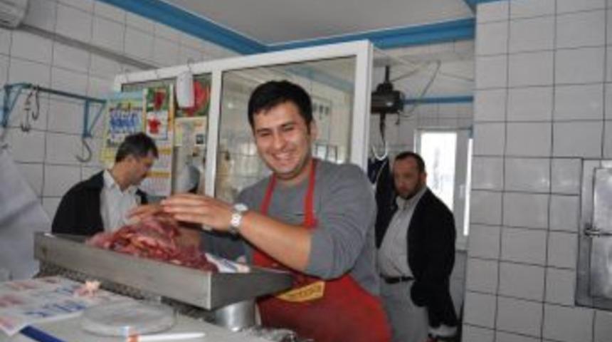 Bayram Sonrası Kasaplarda Kıyma &ccedil;ekme kuyruğu