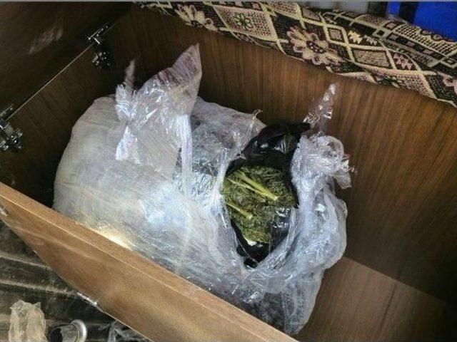 &Ccedil;eyiz sandığında esrar sevkiyatı 2