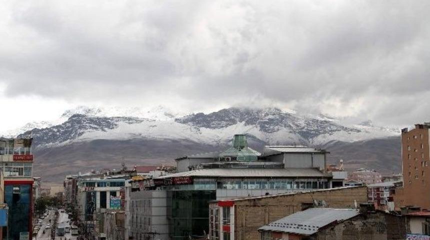 Van&rsquo;da Kar Yağışı