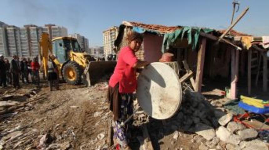 Şemikler'de 25 Kaçak Yapı Yıkıldı