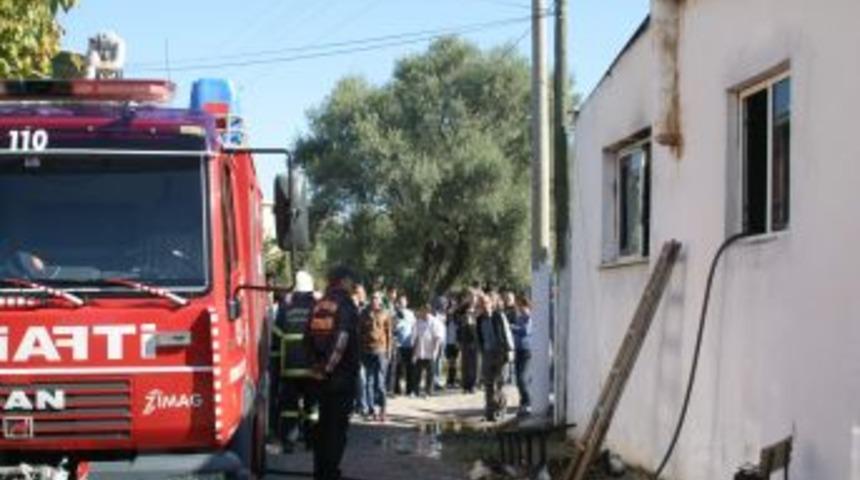 Aydın'da Ev Yangını Hasarla Atlatıldı