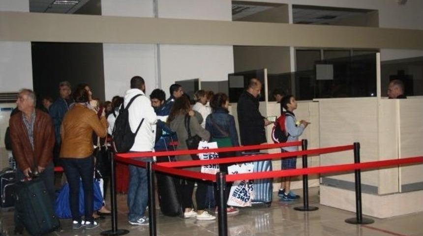 Kurban Bayramını Midilli Adası'nda Ge&ccedil;iren Tatilciler D&ouml;n&uuml;ş Yolunda