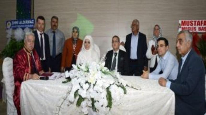 Zihni Aldırmaz Nikah Kıydı