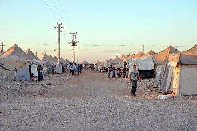 &Ccedil;adır Kentte Kalan M&uuml;ltecilere Kurban Eti Dağıtıldı 1