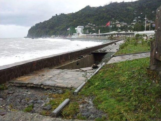 Doğu Karadeniz’de Olumsuz Hava Şartları Maddi Hasara Neden Oldu