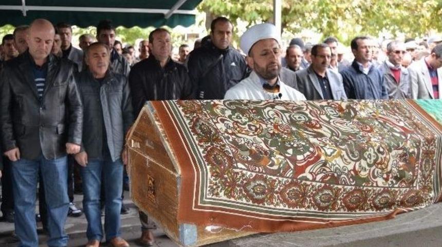 Gazeteci Saim Yıldız&rsquo;ın Annesi Toprağa Verildi