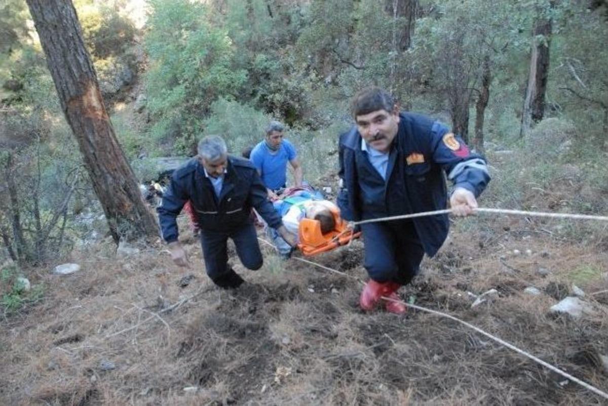 U&ccedil;uruma u&ccedil;an otomobilden sağ &ccedil;ıktılar