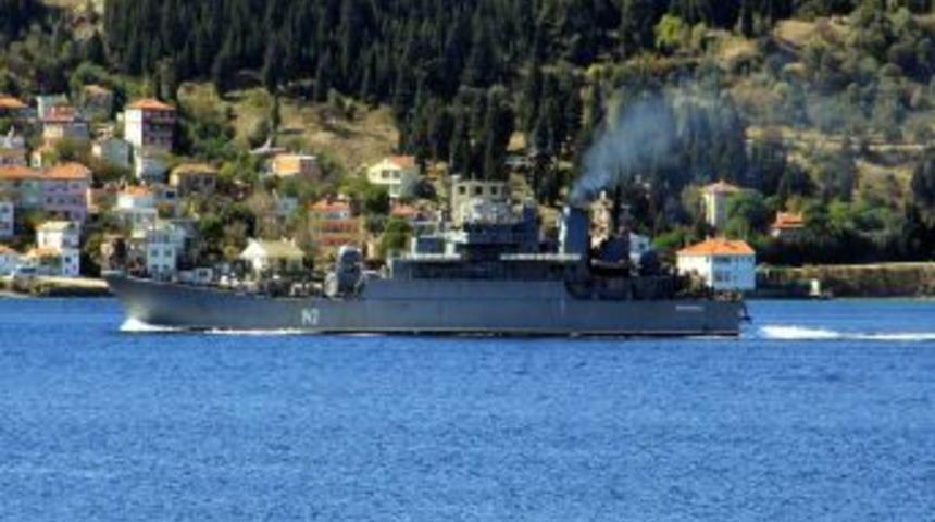 Rus Savaş Gemisi &Ccedil;anakkale Boğazı'ndan Ge&ccedil;ti