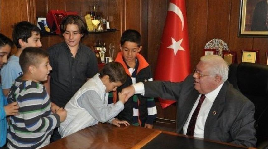 Ak&ccedil;ay Belediyesi&rsquo;nde Bayramlaşma