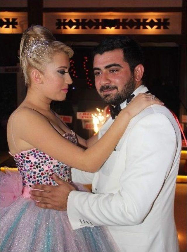 Ceylan Ve Kahveci Nişan T&ouml;renine Katıldı 1