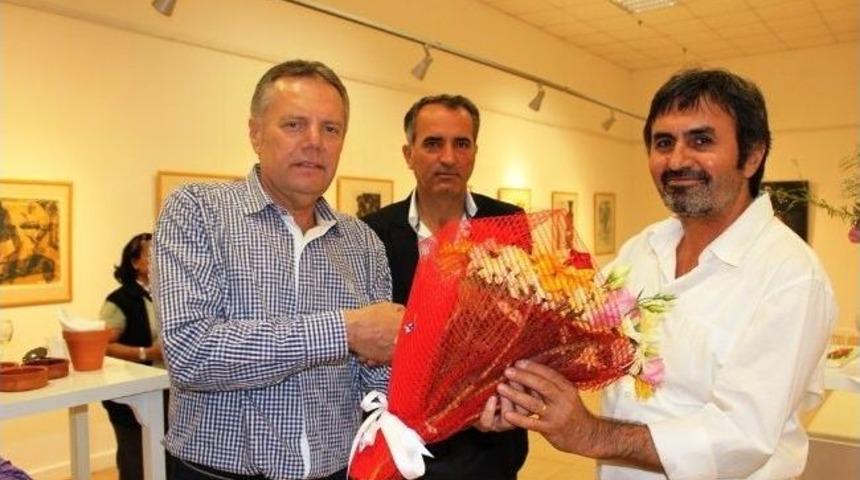 Ayvalık Belediyesi Sanat&ccedil;ıları Halka Buluşturuyor