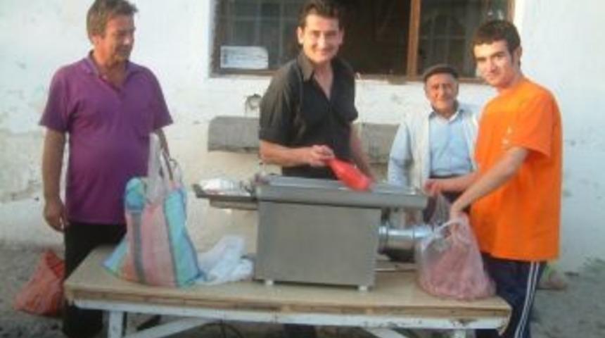 K&ouml;yde Kurban Kıyması İlgi G&ouml;rd&uuml;