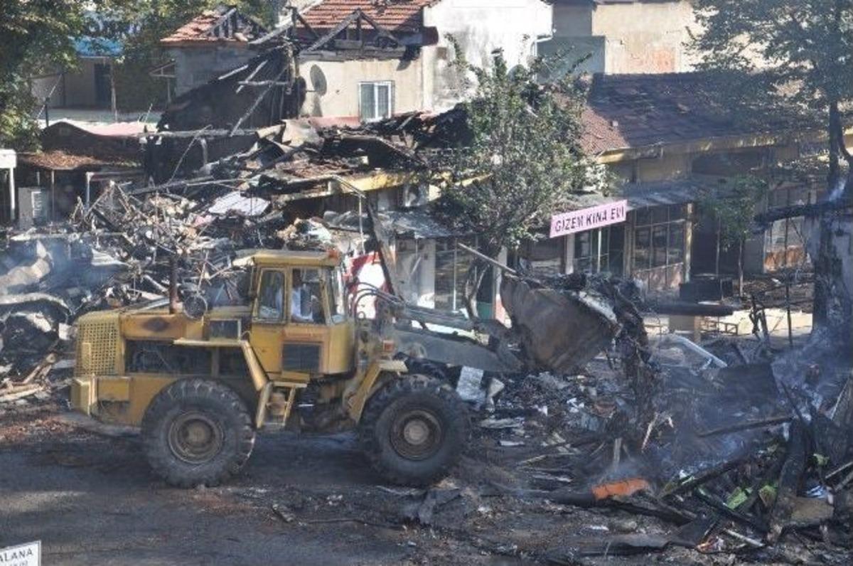 Yangının Zarar Verdiği Tarihi Handa Enkaz Kaldırma &Ccedil;alışmaları Durduruldu
