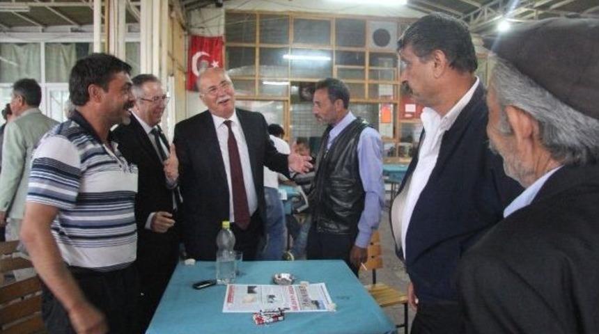 Başkan Akova Bayramı Halkla Birlikte Ge&ccedil;irdi