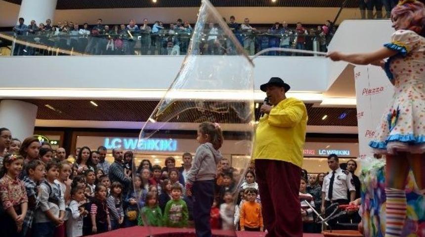 Piazza&rsquo;da Eğlence Bitmiyor