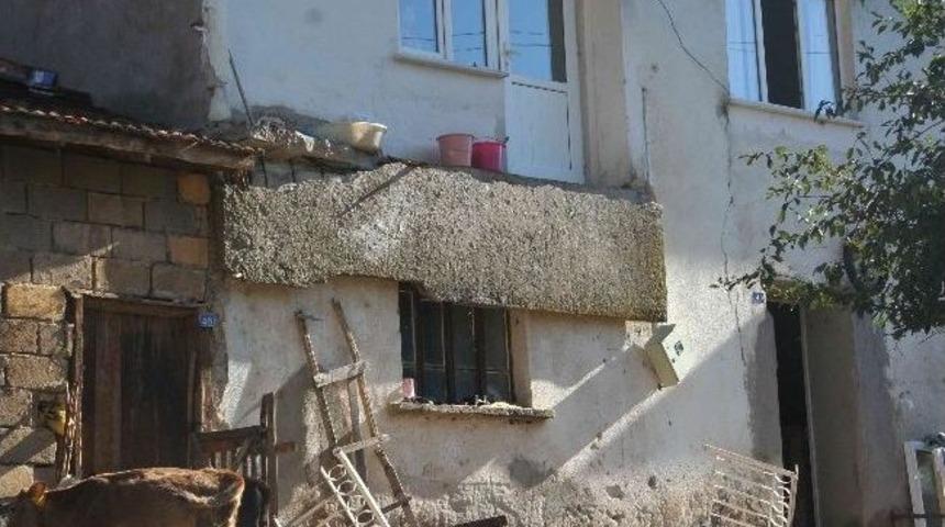 D&uuml;ğ&uuml;nde Balkon &Ccedil;&ouml;kt&uuml;: 14 Yaralı