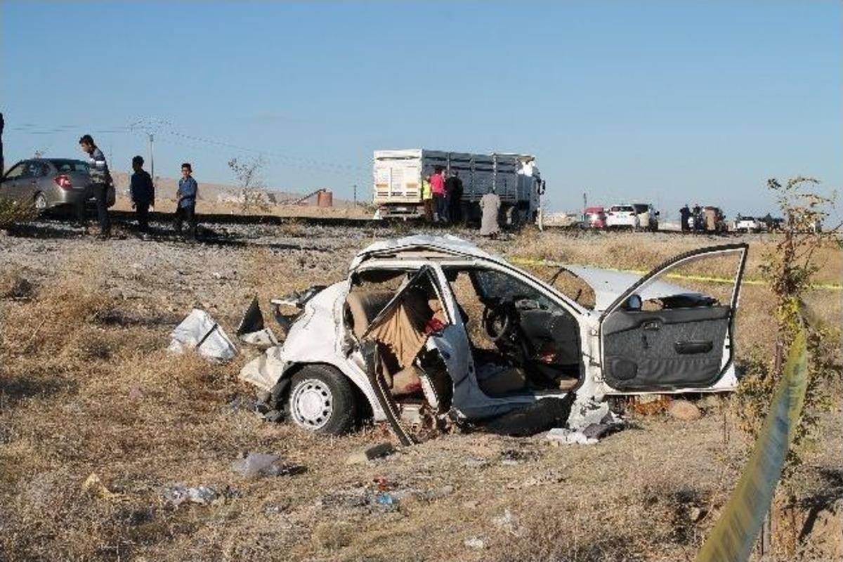 Konya&rsquo;da TIR otomobili bi&ccedil;ti: 5 &ouml;l&uuml;