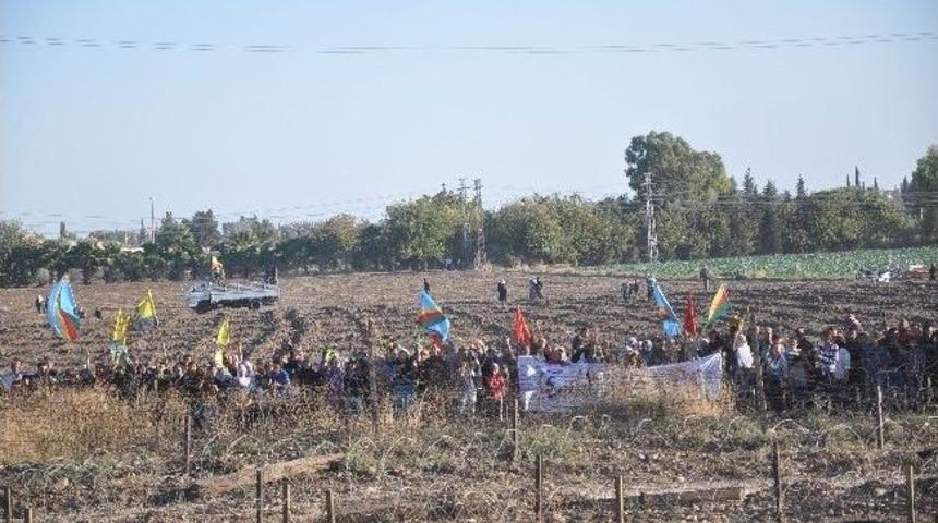 Sınırdaki istinat duvarı protestosuna polis m&uuml;dahalesi