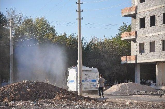 Sınırdaki istinat duvarı protestosuna polis m&uuml;dahalesi 1