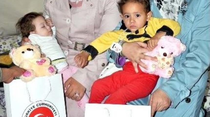 Kaymakamlık Zihinsel Engelli M&uuml;lteci &Ccedil;ocuklara Oyuncak Dağıttı