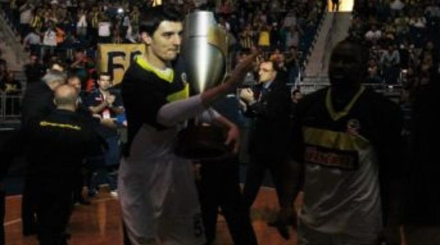 Fenerbah&ccedil;e &Uuml;lker Kupa Ile &Ccedil;ıktığı Ma&ccedil;ta Anadolu Efes'i Rahat Yendi