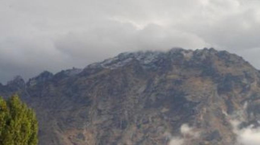 Hakkari Dağlarına Yılın Ilk Karı D&uuml;şt&uuml;