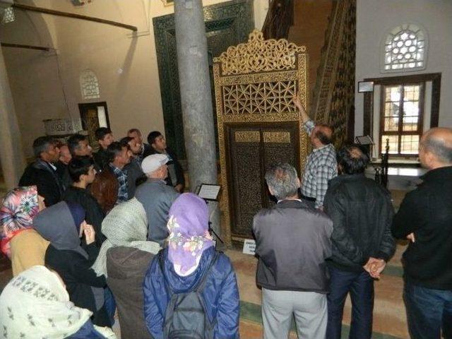 Birgi Ulu Cami’de Üzen Görüntü