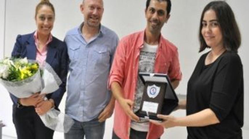 &Uuml;ny&uuml; Aş&ccedil;ı İzmir &Uuml;niversitesi'ne Konuk Oldu