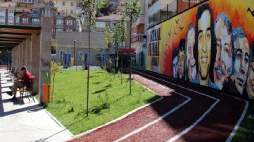 'Hababam Sınıfı' Karakterleri &Ccedil;ankaya&rsquo;da G&uuml;l&uuml;ms&uuml;yor