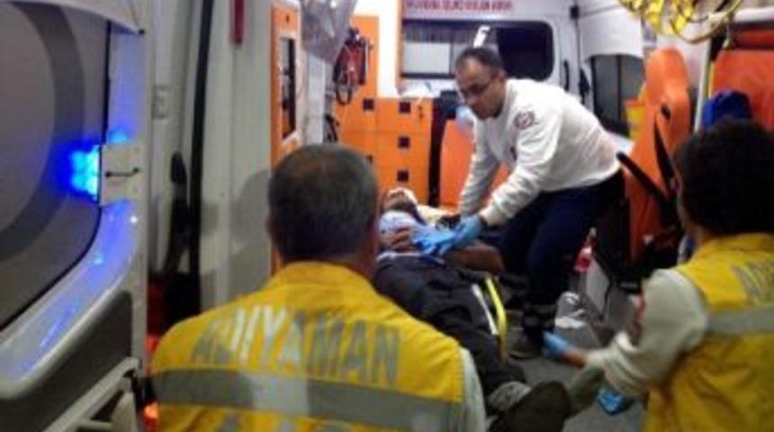 Motosiklet Otomobille &Ccedil;arpıştı: 1 Yaralı