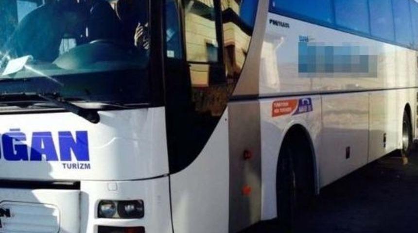 Yolcu otob&uuml;s&uuml; arıza yaptı, yolcular 15 saat mahsur kaldı