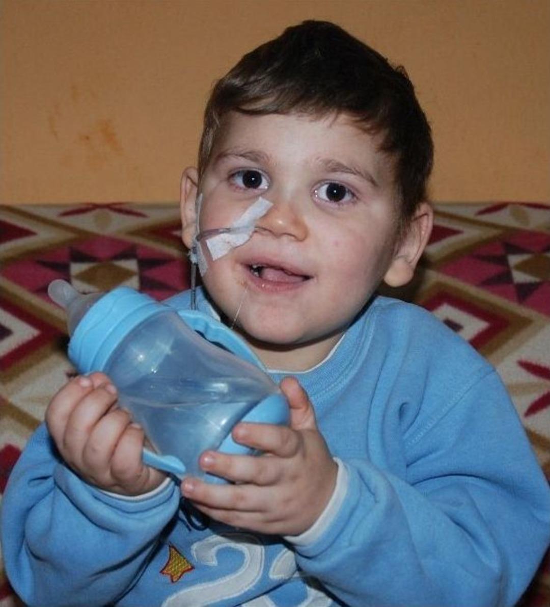 5 yaşındaki Arda her g&uuml;n 25 gram tuz t&uuml;ketmezse &ouml;lecek