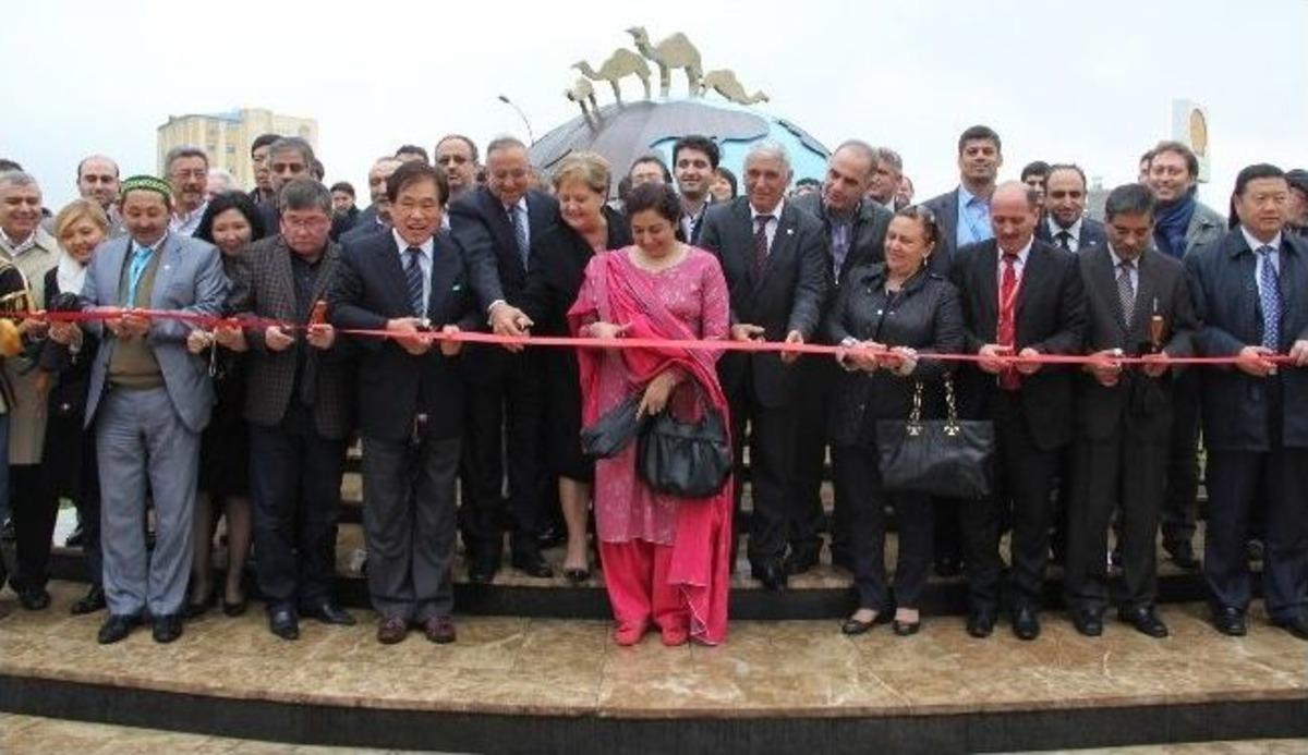 G&uuml;zelbey, İpek Yolu Belediye Başkanlarının &lsquo;onur Başkanı&rsquo; Oldu