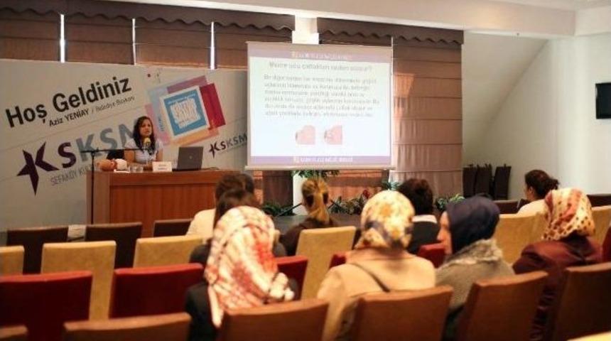 Yenidoğan Bebeğe Biberonla Değil, Kaşıkla S&uuml;t İ&ccedil;irin