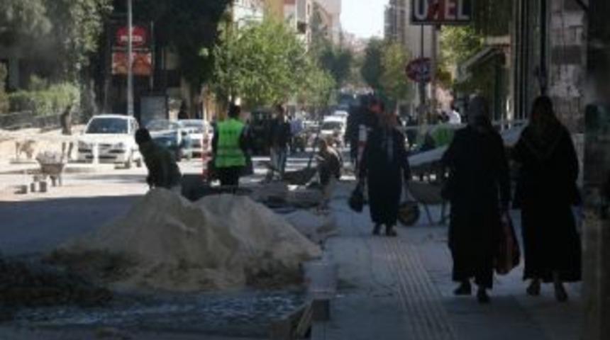 Asfalt Ve Kaldırım &Ccedil;alışmaları Bayram Tatilinin Bitmesiyle Yeniden Başladı