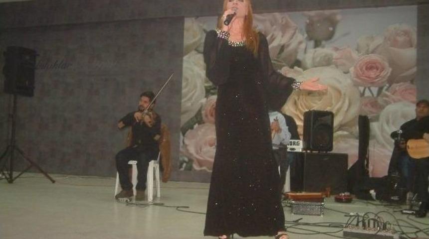 D&uuml;ğ&uuml;nde Zeynep Başkan Coşkusu