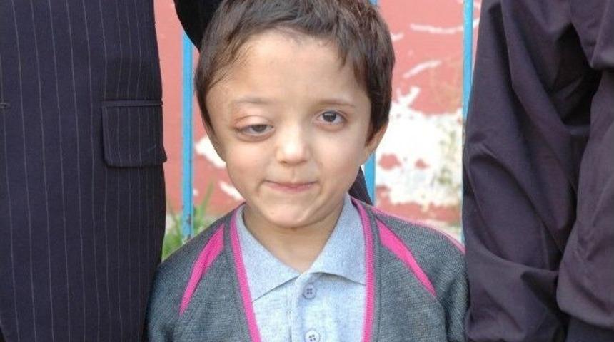 K&uuml;&ccedil;&uuml;k Beyza artık okullu oldu