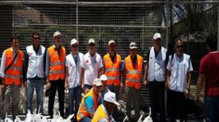 &Uuml;nyeli Hayırseverlerin Kurbanı Kenya'nın 9 Şehrinde Dağıtıldı