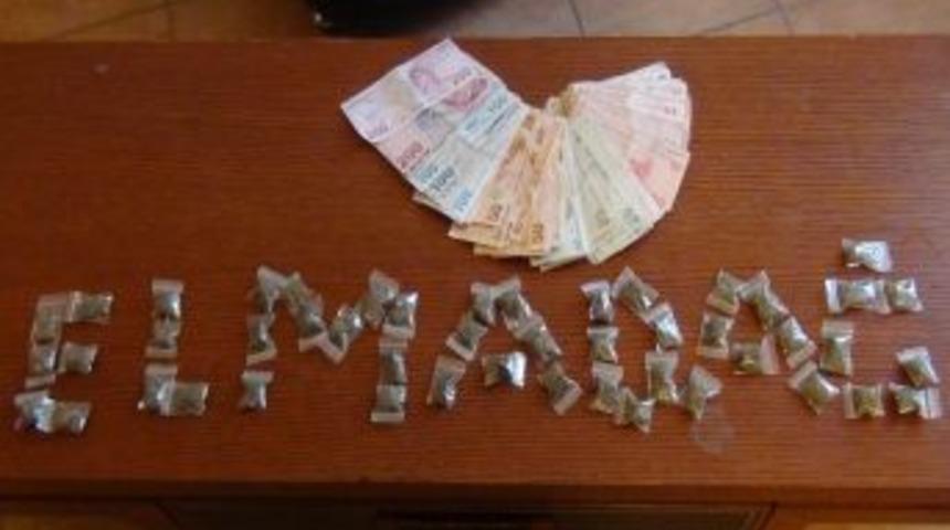 Hırsızlık Zanlılarının Arabasında Uyuşturucu &Ccedil;ıktı