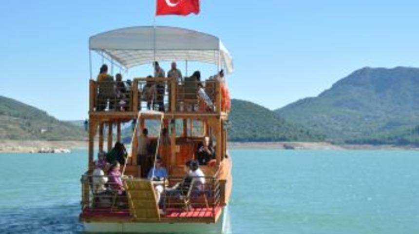 Kimsesiz Yaşlı Ve Gen&ccedil;ler Kozan'da Buluştu