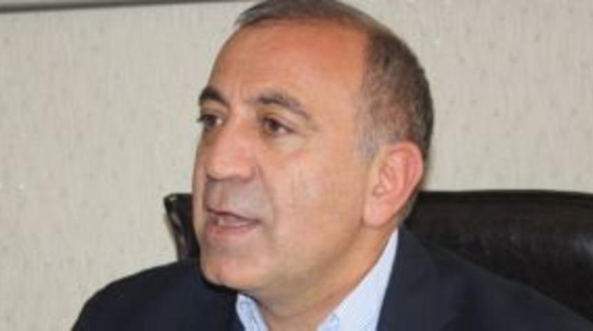 G&uuml;rsel Tekin CHP İl &Ouml;rg&uuml;t&uuml;n&uuml; ziyaret etti