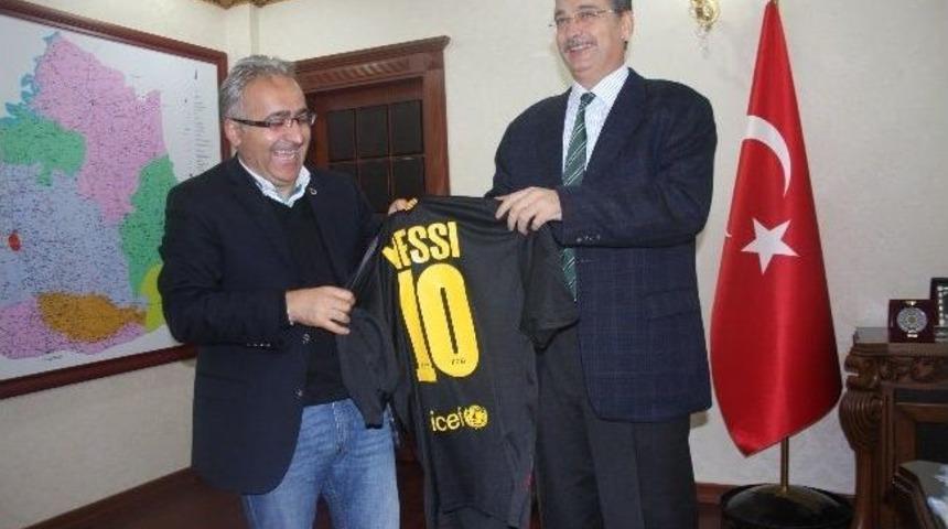 Barcelona Şampiyonlarından G&uuml;ven&ccedil;&rsquo;e Ziyaret